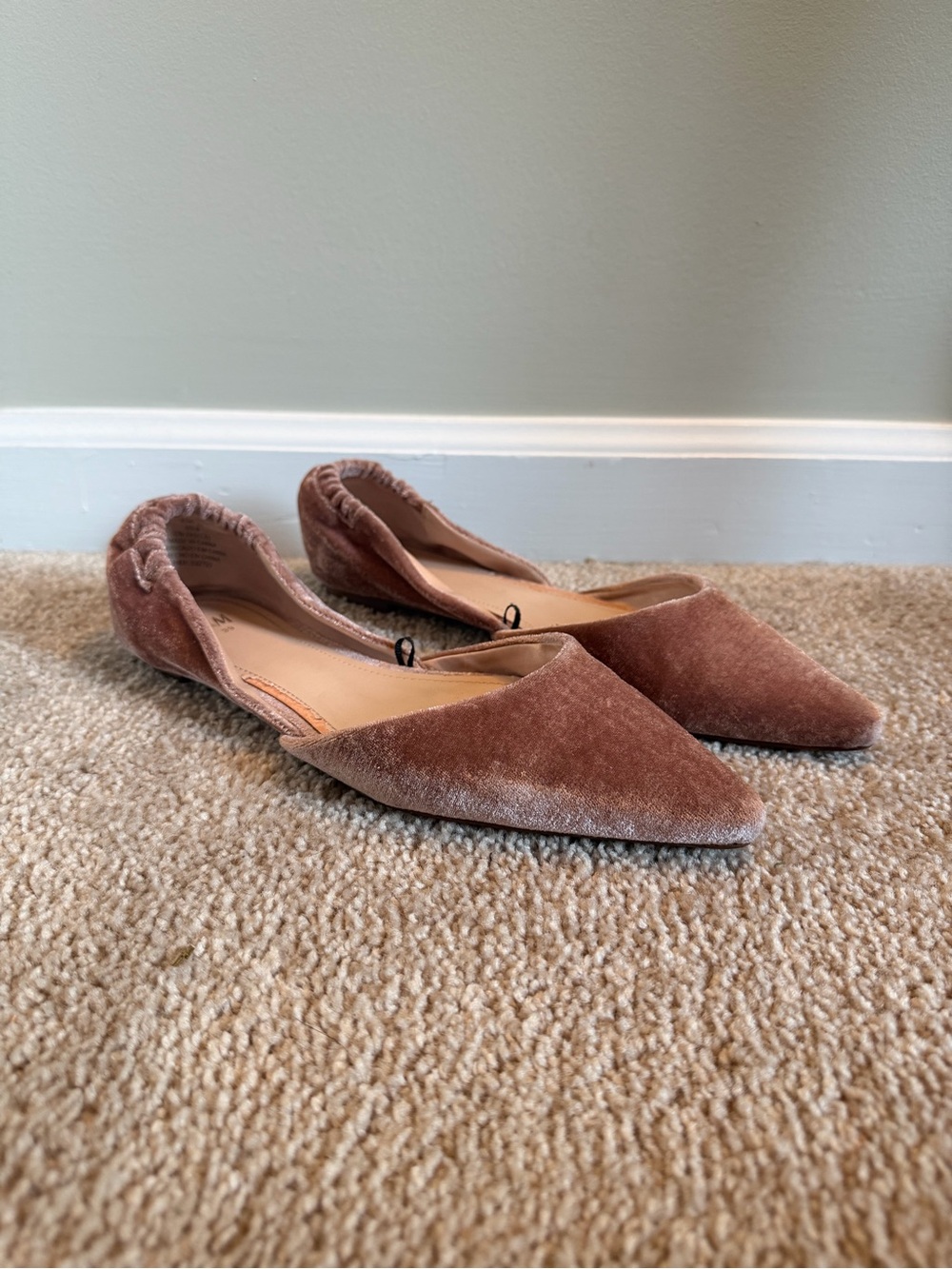 H&M Women's Pointed Velvet D'Orsay Flats in Mauve